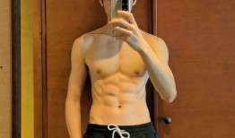 免费吃瓜腹肌男